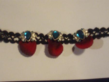 Ras-du-cou p�tales de rose et pierres turquoises