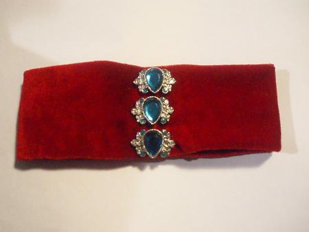 Ras du cou en velours rouge et pierres turquoises